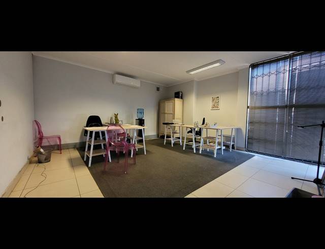 479M² WAREHOUSE TO LET IN STIKLAND INDUSTRIAL